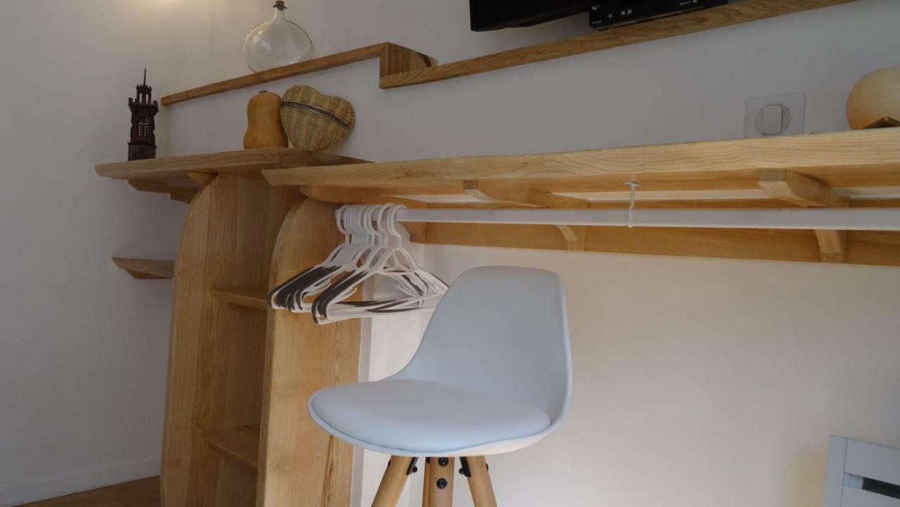 Chambre Du Sabotier - Studio Troglodytique - A 100 M Baignade En Riviere - Location De Canoe - Circuits Cyclo - Aire De Pique-Nique - 3 Restaurants Кастельно-ла-Шапель Экстерьер фото